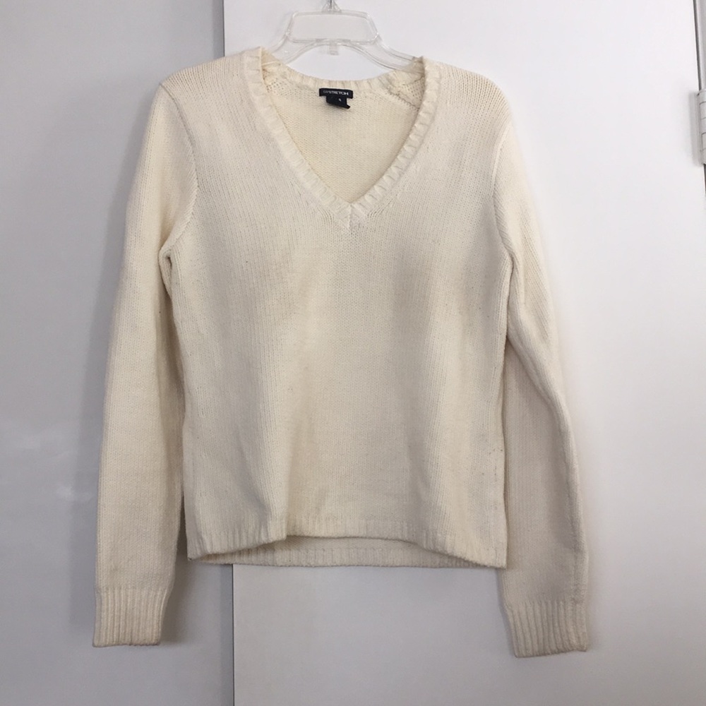 Cozy Cream V-Neck Gap Sweater - Size M